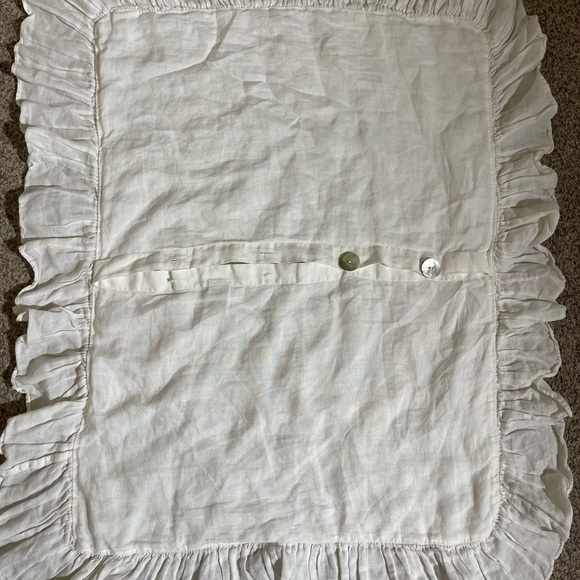 Bella Notte Elegant White Ruffled Pillowcase - Picture 7 of 8